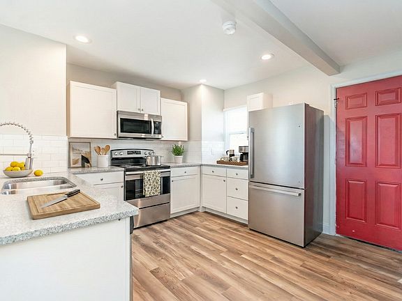Kitchen
Virtually staged
