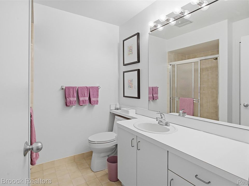 6580 Ridgefield Cir Apt 203, photo 24