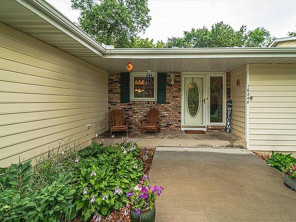 4th image of 16240 Hillcrest Ln