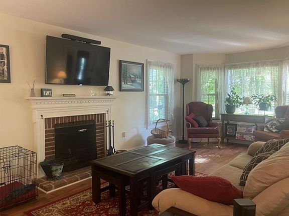5th image of 513 E Revere Way