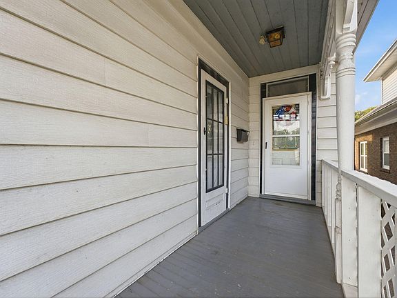 3rd image of 409 W 4th St