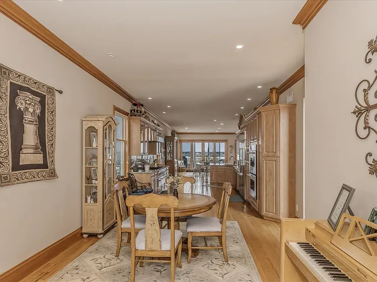 672 Dune Rd — Photo 15