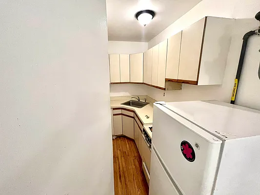 Rented by Hirsch Enterprises Incorporated | media 22