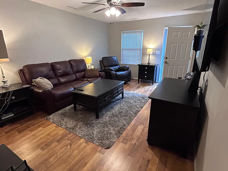 3924 Roebling Ln — Photo 3