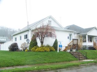 212 Hazel Ave, Ellwood City, PA 16117