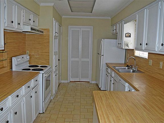 4th image of 7627 Lacy Hill Dr