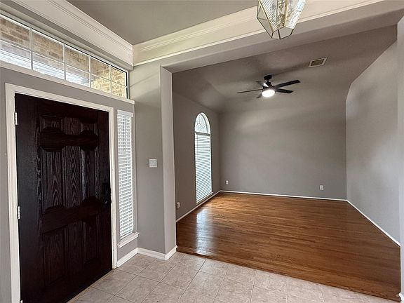 4th image of 1702 Crescent Oak Dr