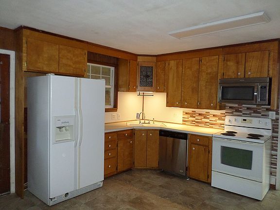 3rd image of 6104 Sarah Dr