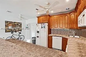 1061 NE 26th Ave #1061 — Photo 3