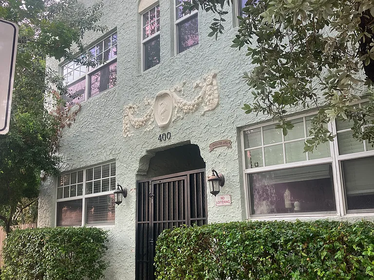 400 SW 10th Ave — Photo 2