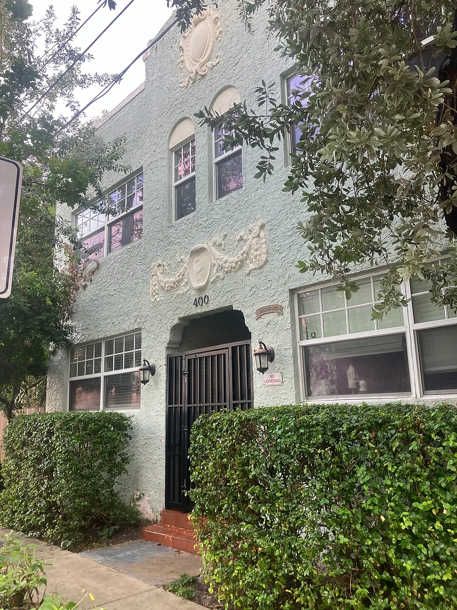 Building Photo - 400 SW 10th Ave