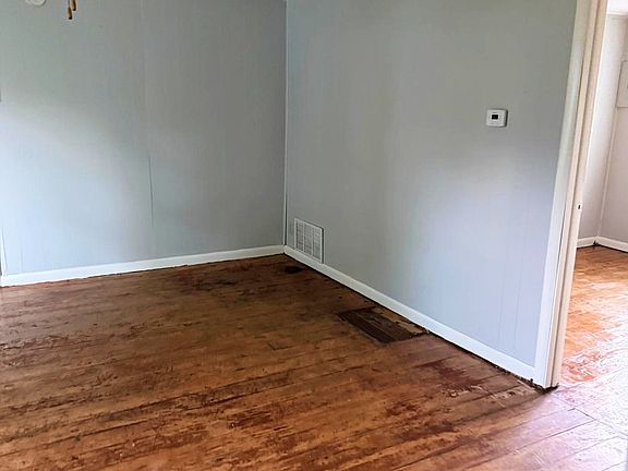4th image of 2921 Sewell St