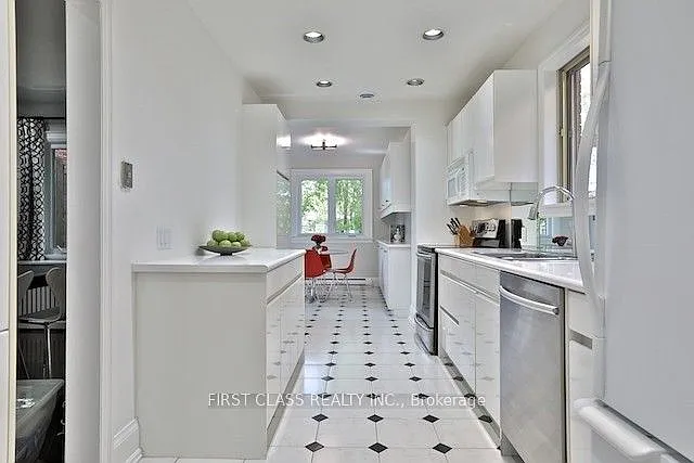 262 Castlefield Ave — Photo 3