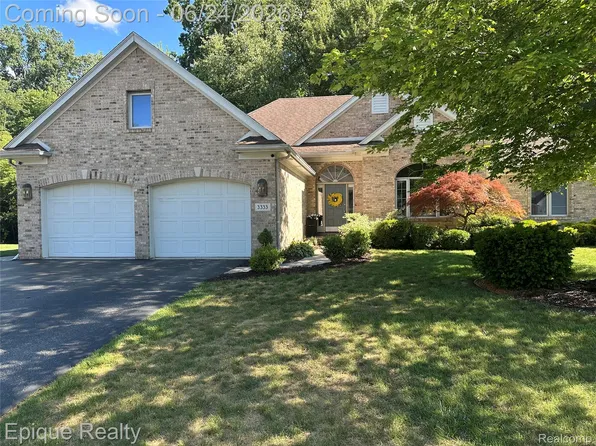 3333 Hemmingway Ln, Lambertville, MI 48144