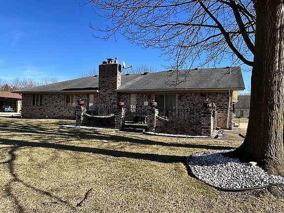 2nd image of 47621 Westlake Dr