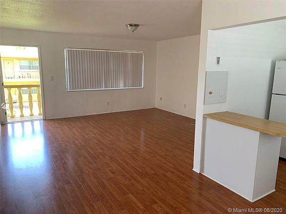 4th image of 5112 Hollywood Blvd APT 22