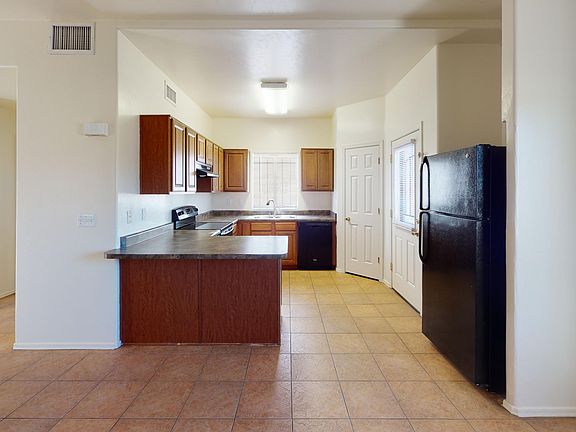 4th image of 3045 N Estrella Ave