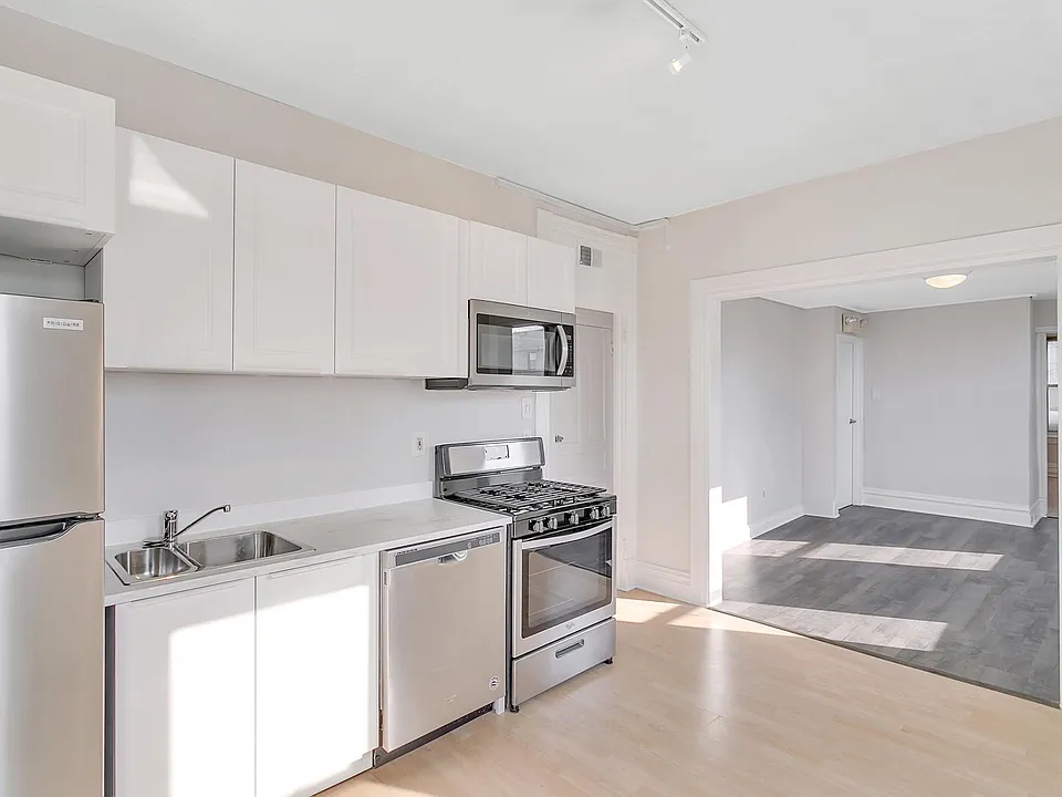 Fully equipped brand new kitchen 1