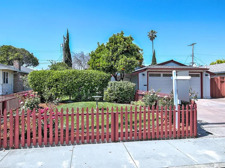 2212 Francis Ave — Photo 8
