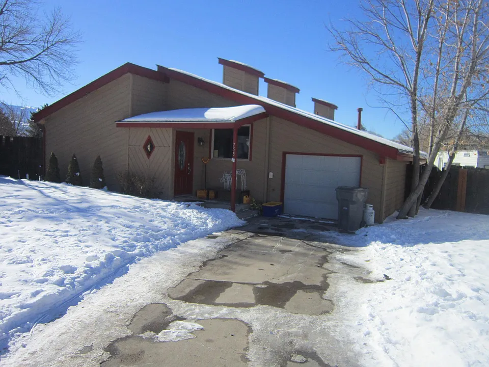 755 Cactus Ct