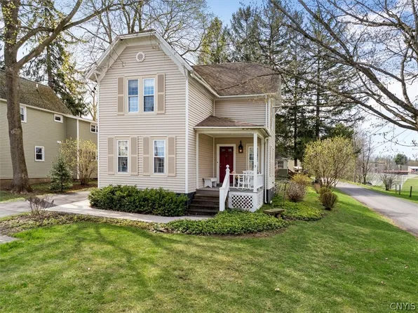 3 Norton Ave, Clinton, NY 13323