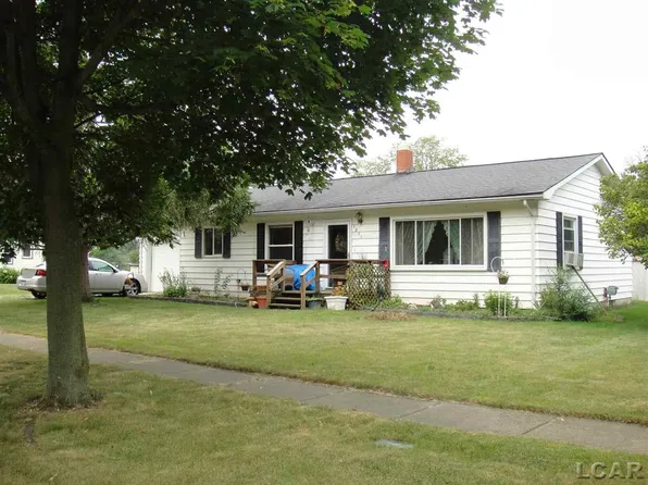 1211 Murray Dr, Tecumseh, MI 49286