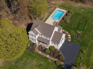 8 Autumn Ln, Stratham, NH 03885