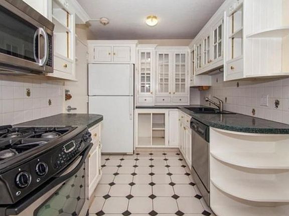 2nd image of 78 Pond Ave #605