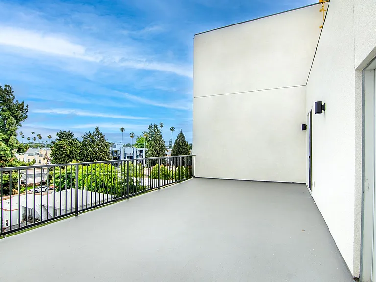 14333 Sylvan St — Photo 6