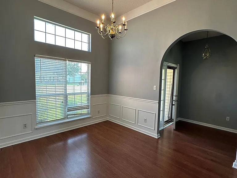 225 Autumn Woods Dr — Photo 3