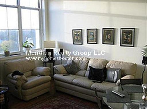 4th image of 240 Heath St Ph 8