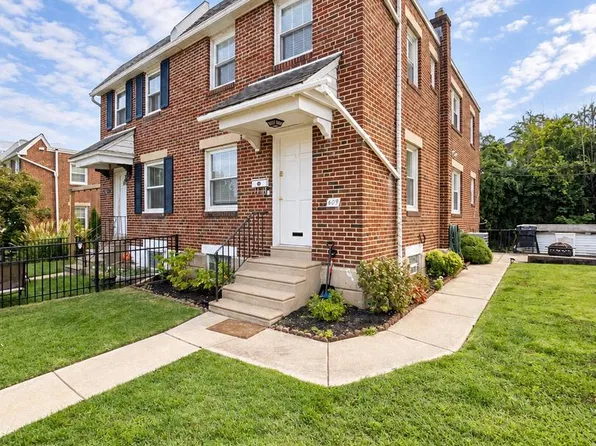 609 Acorn St, Philadelphia, PA 19128