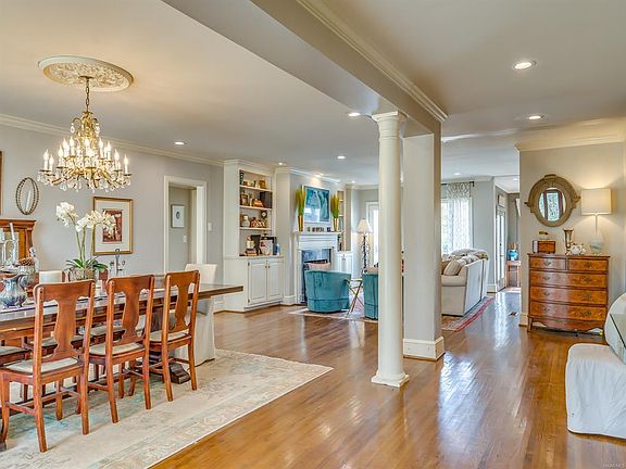 5th image of 2224 Country Club Dr