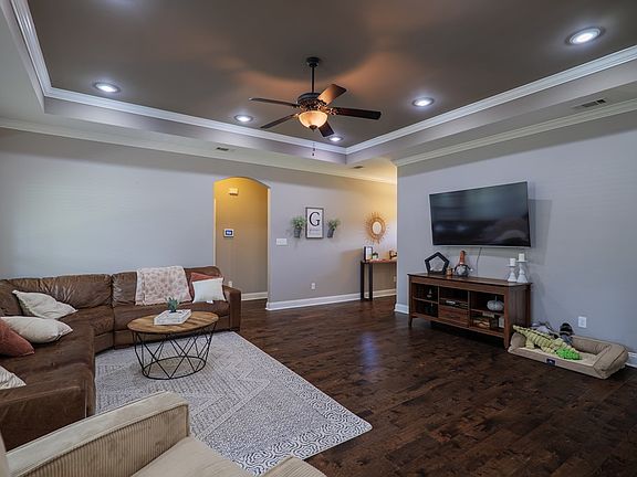 5th image of 3951 Glen Laurel Dr W
