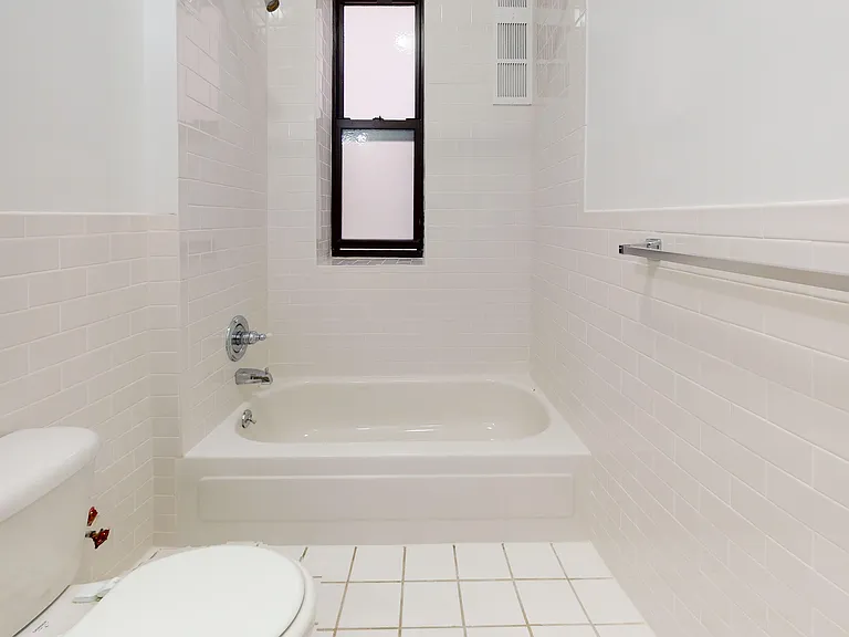 656 W 204th St #34 — Photo 8