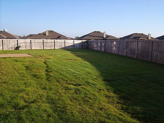 Oversized lot with a dog run