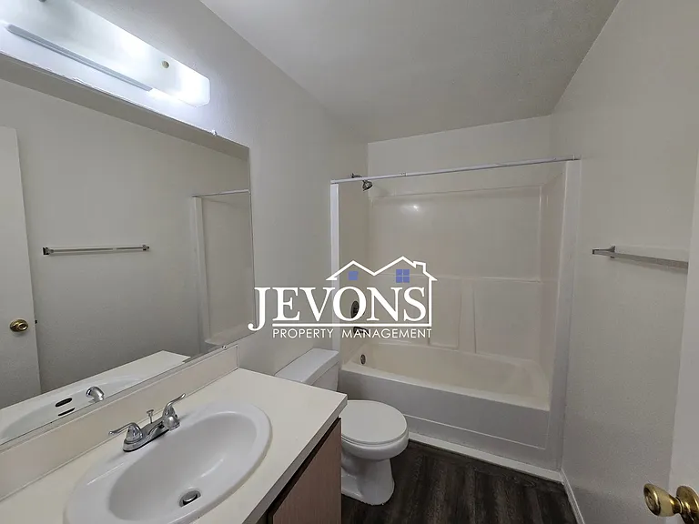 311 N 6th St #6 — Photo 7