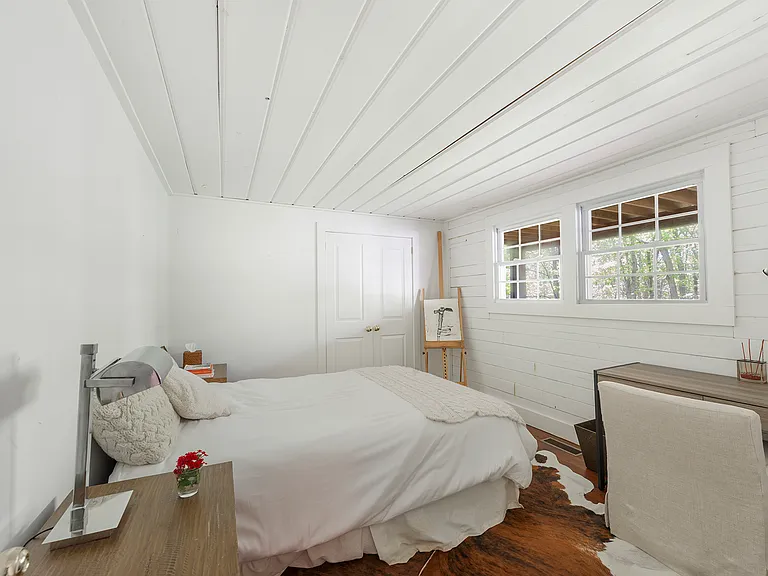 809 Edge Of Woods Rd — Photo 16