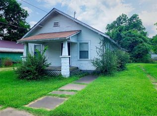 211 E 3rd St, Holdenville, OK 74848