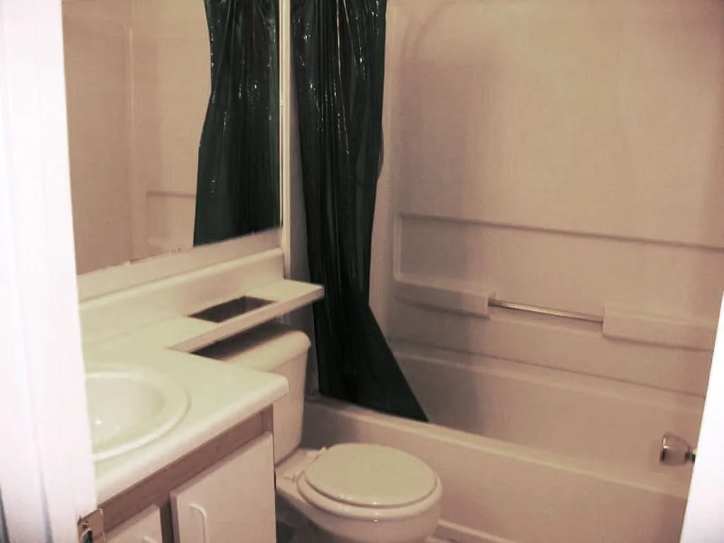 4 bed, 2.0 bath, $1,400 — Photo 2
