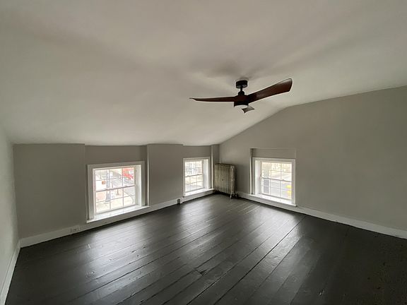 3rd image of 2 E King St #10975511