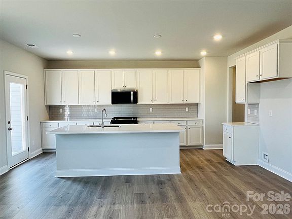 4th image of 1040 Rocking Horse Rd