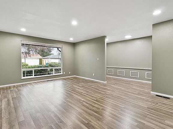 4th image of 2752 Alpine Dr SE