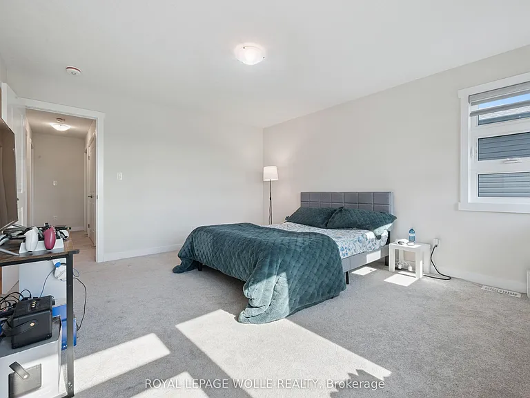 40 Moon Cres — Photo 21