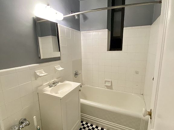5th image of 231 E 58th St APT 2A