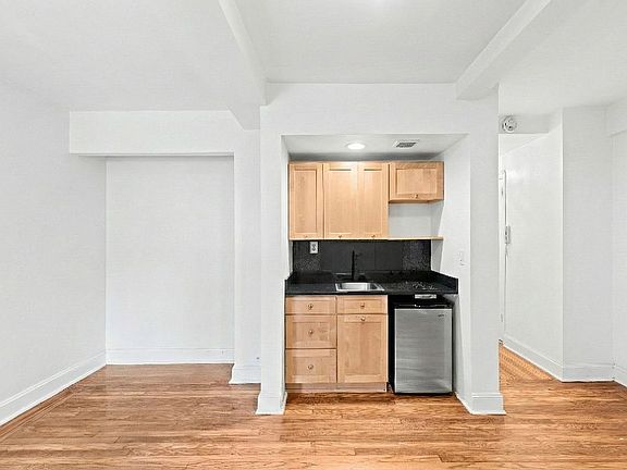 4th image of 25 Tudor City Pl APT 1009