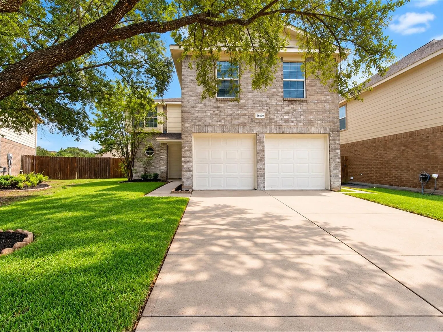 4 bed, 2.5 bath, 2385 sqft, $2,250 — Photo 2