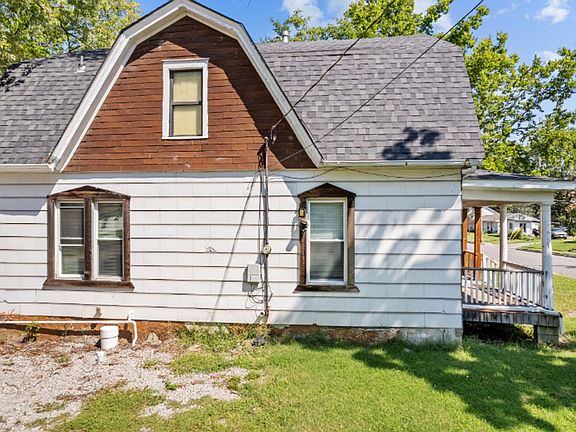 5th image of 309 N William St