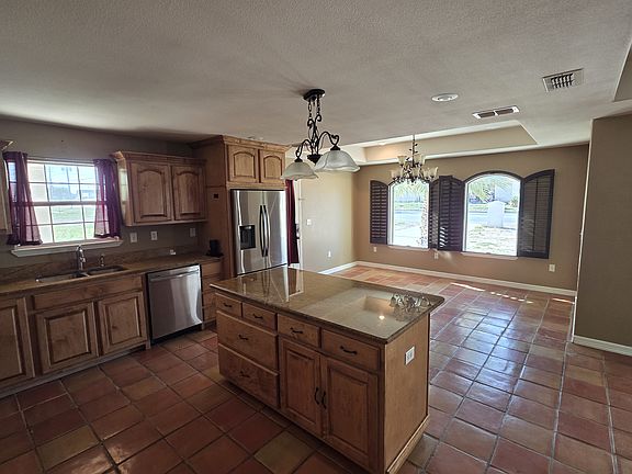 4th image of 203 W Cantu Rd