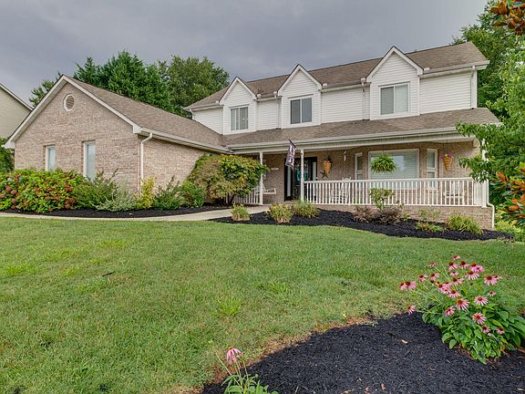 2nd image of 815 Somerset Dr